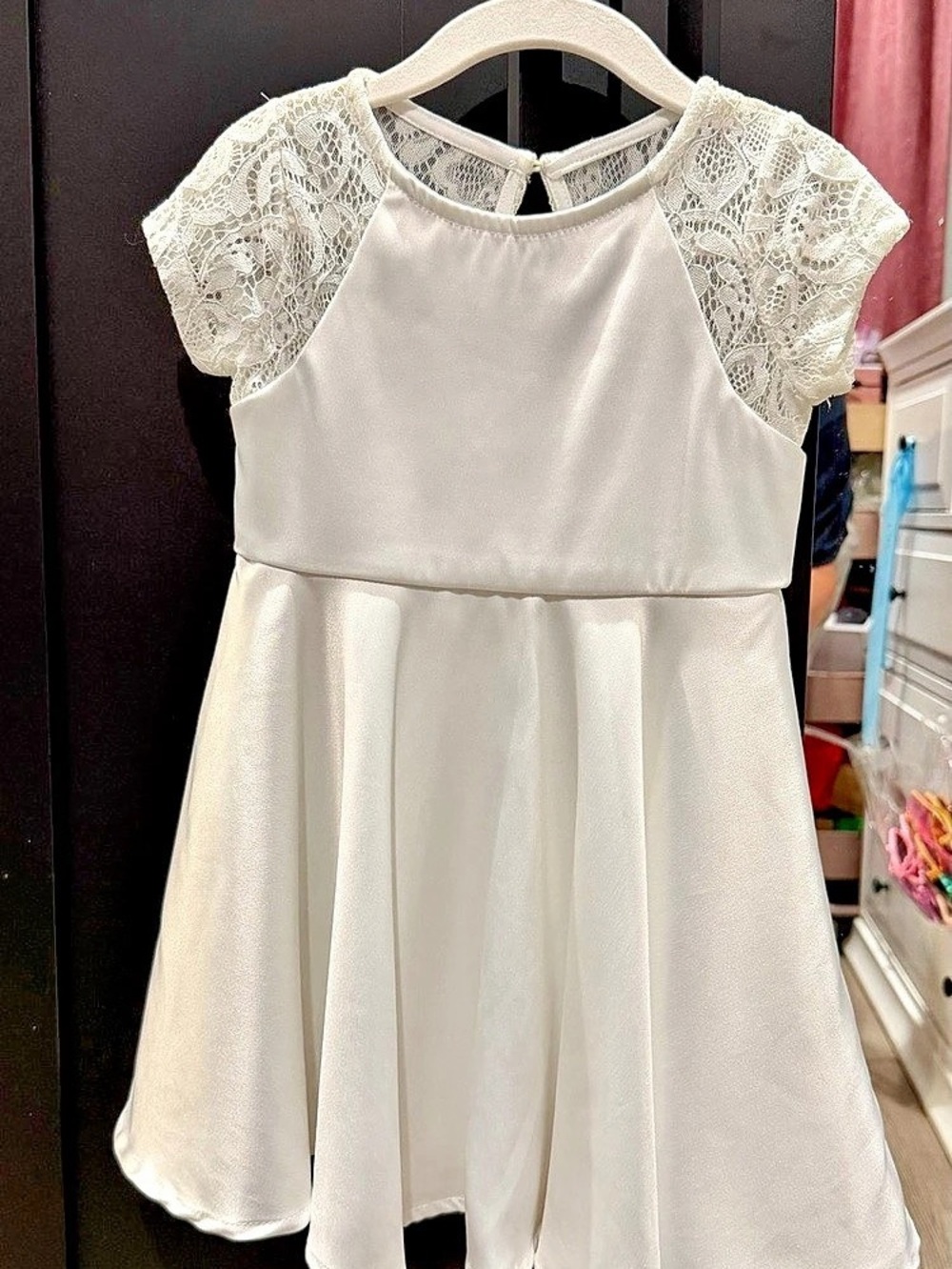 Calvin Klein Girls 2T White Lace Formal Dress Like New